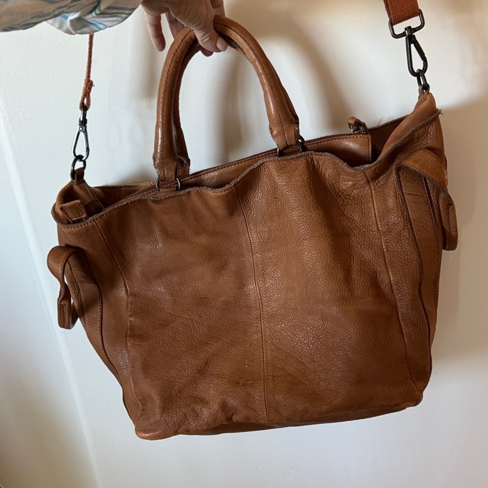 Leslie Leather Tote - Picture 4 of 12